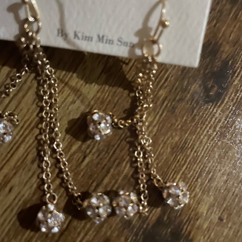 Mia collection dangling earrings-NWT